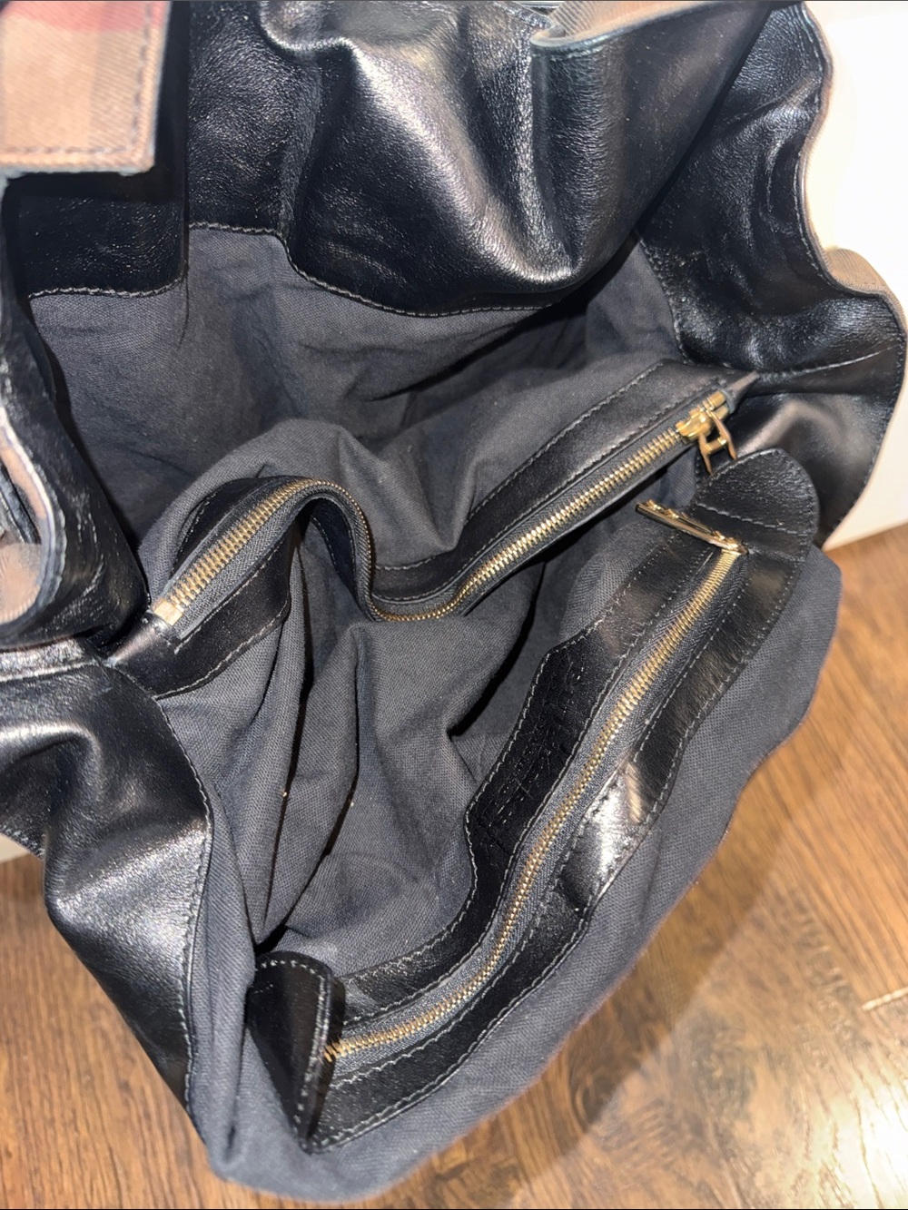 Burberry Bag with Black leatherTrim and Gold Chain Accent - Picture 7 of 11